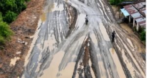 NH Substandard construction : 510 करोड़ की नेशनल हाईवे का पहली ही बारिश में ये हाल, पैदल चलना तक दूभर !