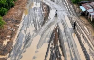 NH Substandard construction : 510 करोड़ की नेशनल हाईवे का पहली ही बारिश में ये हाल, पैदल चलना तक दूभर !