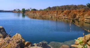 Blue water mine : नकटी गांव के ब्लू वाटर खदान में लापता हुए युवक का 72 घंटे बाद पता नहीं, सेना से डीप डाइवर्स बुलाने की मांग