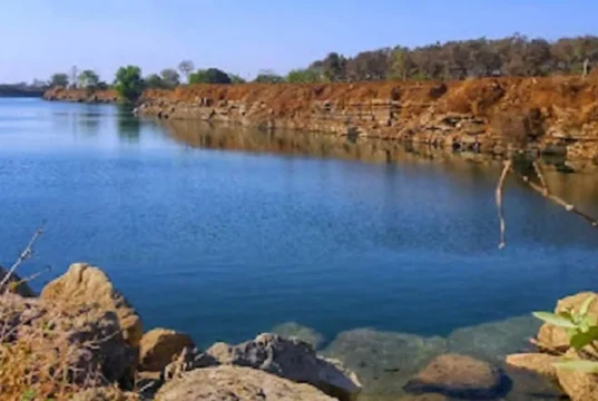 Blue water mine : नकटी गांव के ब्लू वाटर खदान में लापता हुए युवक का 72 घंटे बाद पता नहीं, सेना से डीप डाइवर्स बुलाने की मांग