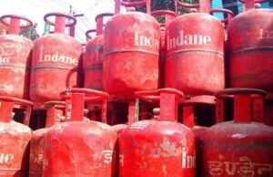 LPG cylinder prices reduced : LPG सिलेंडर 200 रुपए सस्ता, नई कीमतें 1 अगस्त से लागू