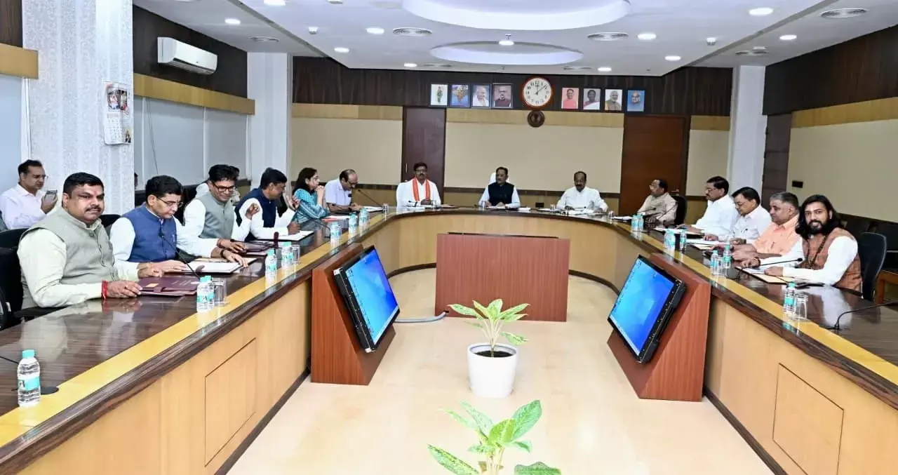 40714-cg-cabinet-meeting.webp