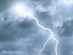 CG Weather Alert: छत्तीसगढ़ के इन जिलों में भारी बारिश के साथ आंधी-बिजली का अलर्ट, 65 KM की रफ्तार से चल सकती हैं हवाएं
