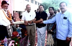 Farewell Ceremony : प्राचार्य डॉ. समीर चंद्र प्रधान को सेवानिवृत्ति पर ससम्मान दी गई भावपूर्ण विदाई
