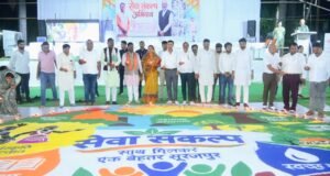 Seva Sankalp Abhiyan : सूरजपुर में जगमगा उठे आशीर्वाद के 4.11 लाख दीये, मंत्री लक्ष्मी राजवाड़े ने किया सेवा संकल्प अभियान का शुभारंभ
