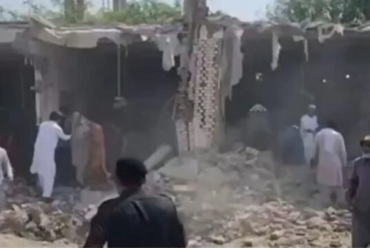 Pakistan Mosque Blast : पाकिस्तान में जुमे की नमाज के दौरान मस्जिद में धमाका, 15 की मौत; 50 से अधिक घायल