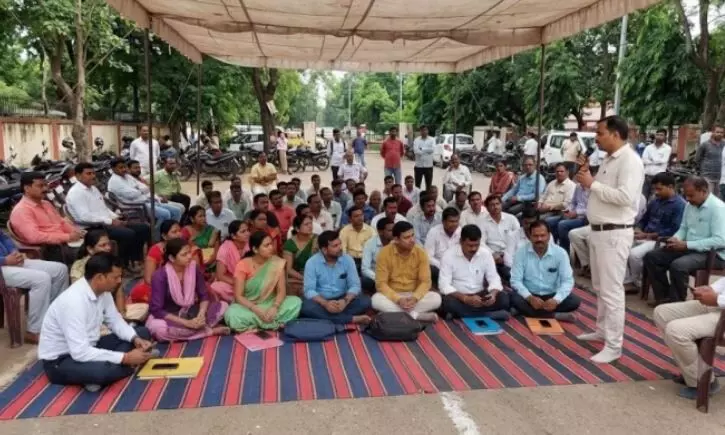 42185-chhattisgarh-patwari-strike.webp